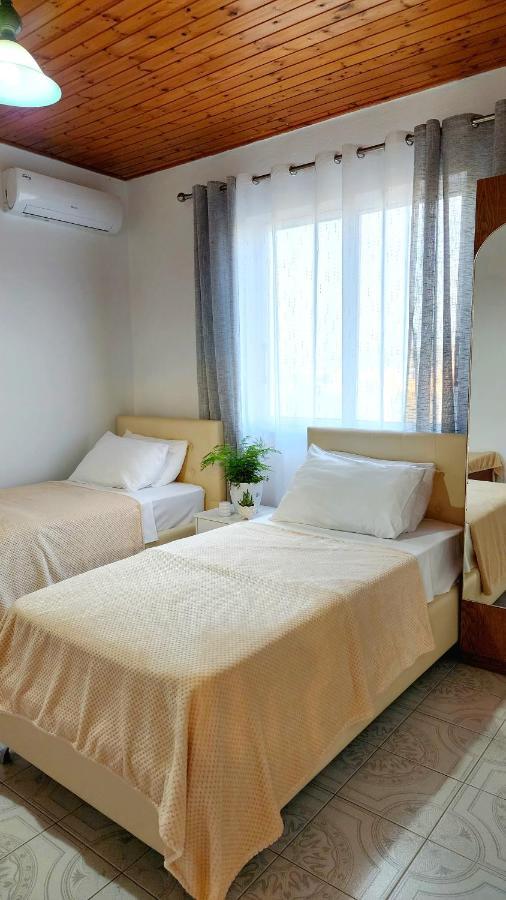 Mia Guest House - Entire Home With Balcony & Garden Divjake Dış mekan fotoğraf