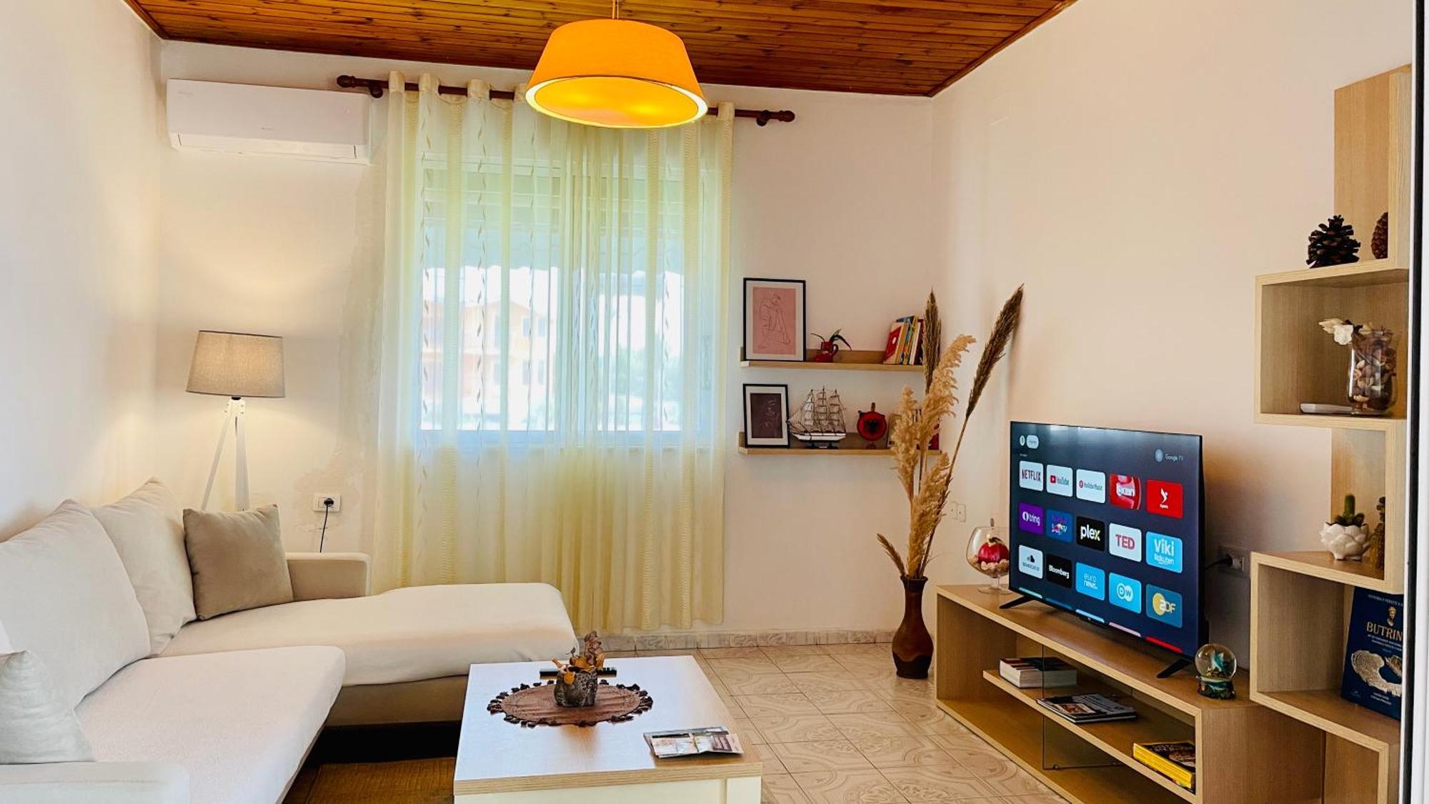 Mia Guest House - Entire Home With Balcony & Garden Divjake Dış mekan fotoğraf
